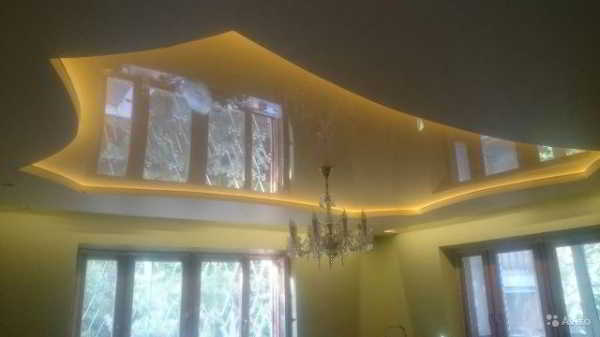 Из чего делают потолки со скрытой подсветкой?
