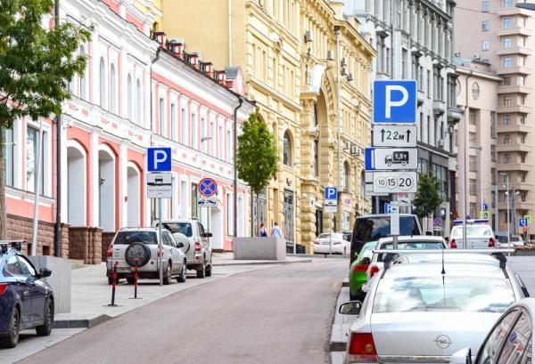 
	    Власти Москвы рассказали о бесплатной парковке в праздники	