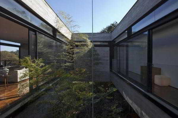 Современный дом LM Residence, построенный в 2008 году