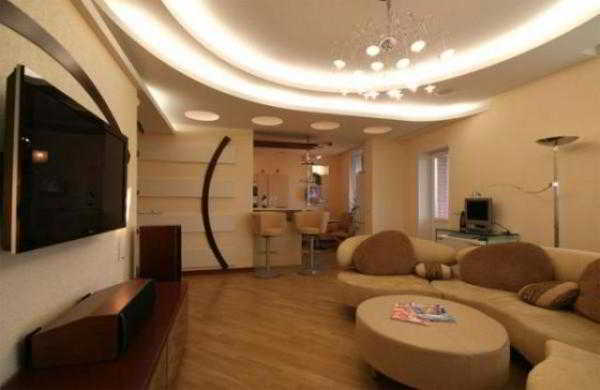 Преимущества и варианты оформления гипсокартонного потолка в зале Преимущества и варианты оформления гипсокартонного потолка в зале