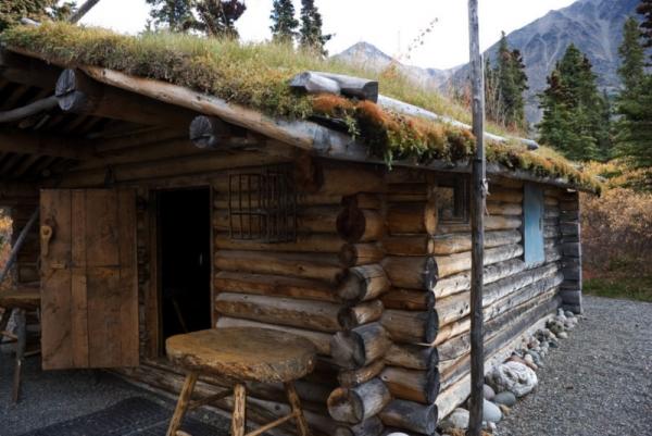 
	    Мужчина прожил 30 лет в одиночестве в горах Аляски	