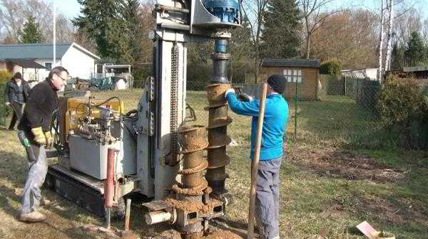 Бурение на участке скважин на воду: ручные и механические методы