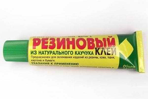 Как вывести пятна клея с одежды