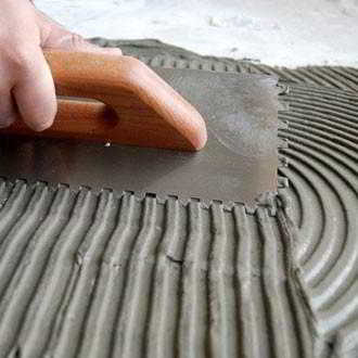 Как положить плитку на деревянный пол: секреты от мастеров
