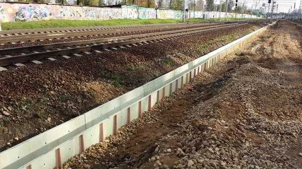 Бетонные водоотводные лотки: производство, разновидности и монтаж