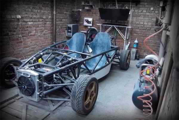 Самодельный спортивный автомобиль реплика Ariel Atom