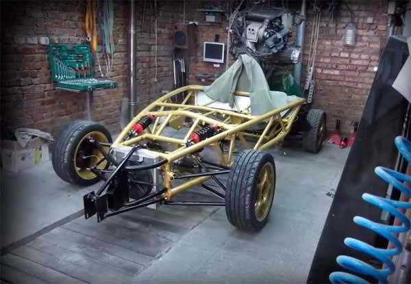 Самодельный спортивный автомобиль реплика Ariel Atom