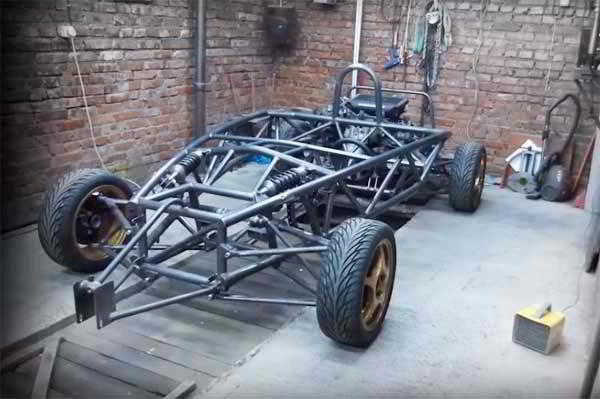 Самодельный спортивный автомобиль реплика Ariel Atom