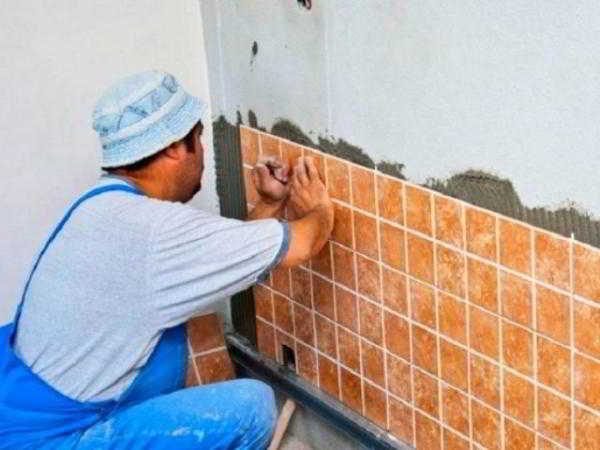 Использование керамической плитки для облицовки стен