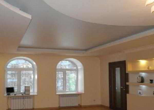 Двухуровневый потолок в коттедже — особенности, материалы, примеры