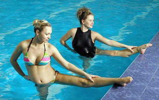 
			Упражнения для пресса в бассейне		