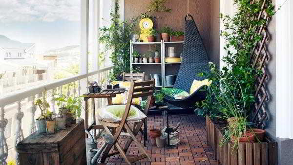 	Большой балкон: модные тенденции мебели, освещения и декора зоны отдыха				