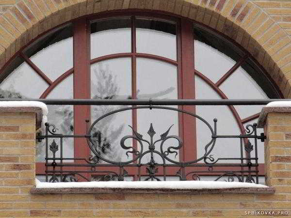 	Французский балкон в современном оформлении				