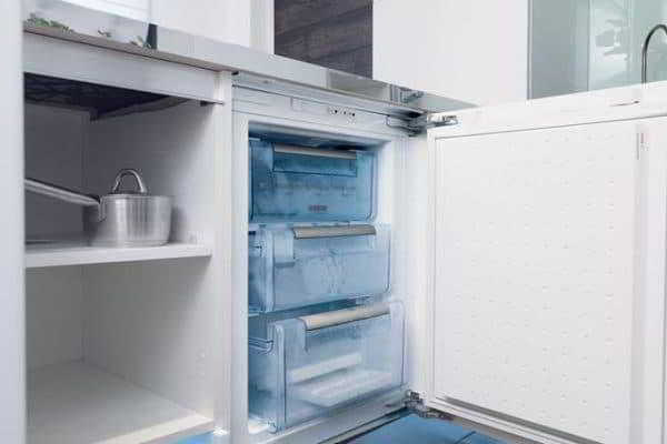 Холодильная камера для дома: горизонтальная или вертикальная с полками