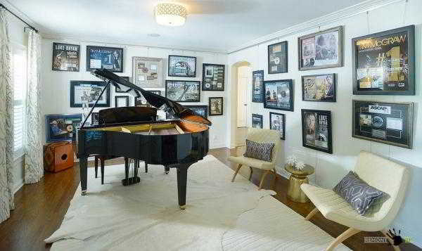 	Интерьер комнаты с пианино или роялем – множество вдохновляющих идей   				