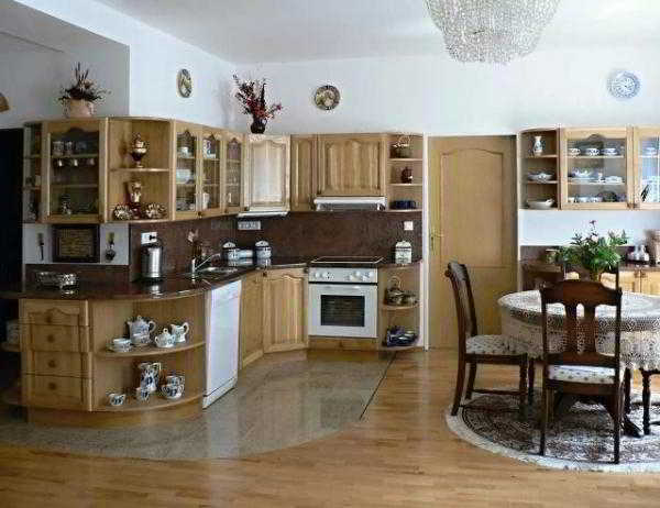 Использование на кухне комбинированных полов