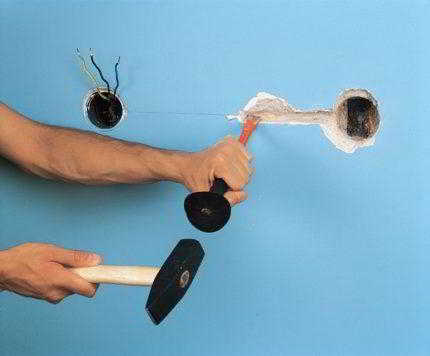 Как и чем штробить стены под проводку: инструктаж по проведению строительных работ Как и чем штробить стены под проводку: инструктаж по проведению строительных работ