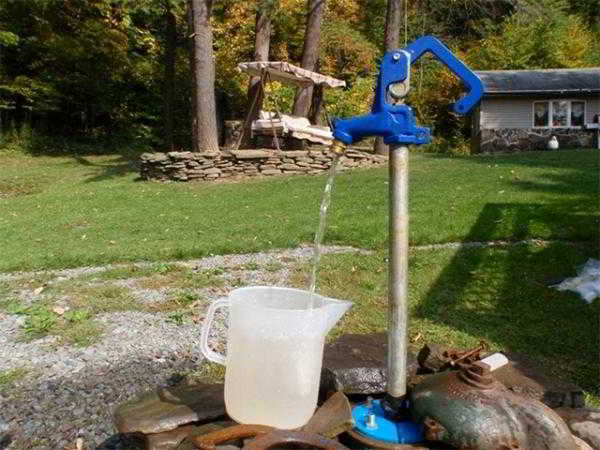 Как обеспечить водоснабжение частного дома без водопровода