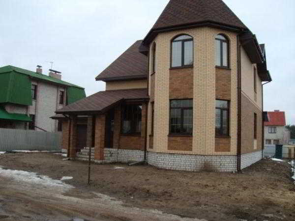Кладка фасада кирпича, характеристики изделий и необходимые инструменты