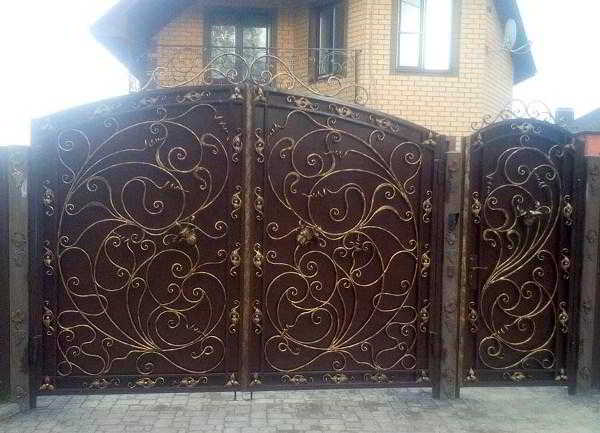 Кованые ворота: все об их преимуществах