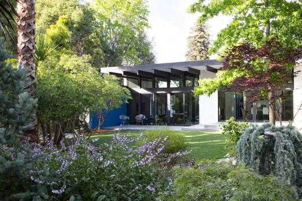 	Красивые дворы частных домов – лучшие идеи ландшафтного дизайна				