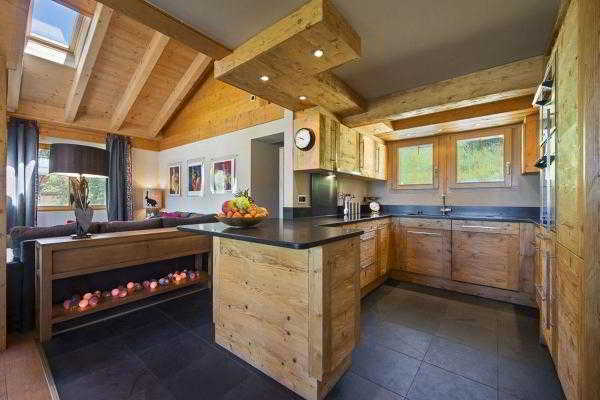 Кухня в стиле шале: уютный интерьер в простоте и экологичности Кухня в стиле шале: уютный интерьер в простоте и экологичности