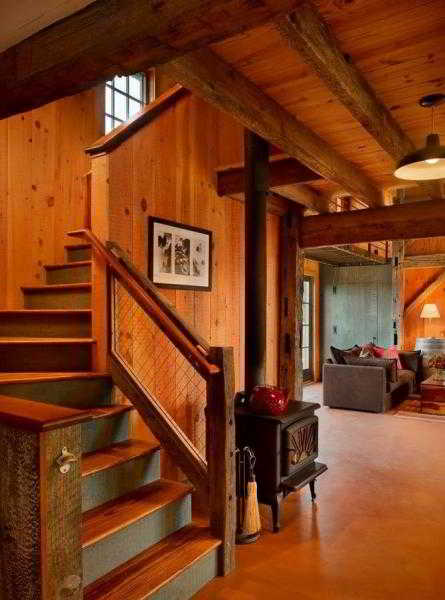 	Лестница для загородного дома &ndash; 1000 идей на любой вкус  &nbsp;				