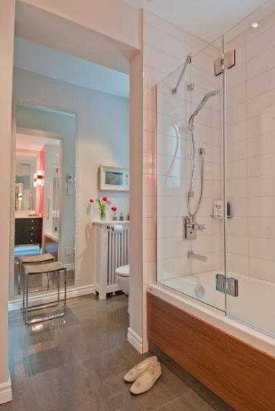 	Стеклянная шторка для ванной комнаты				