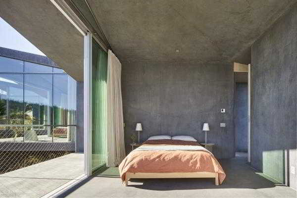 Бетонный гостевой дом с минималистической эстетикой, США