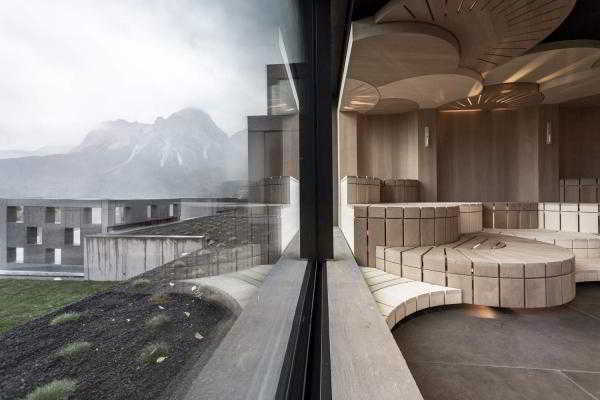 Спа-комплекс с «театральным» дизайном в Альпах, Австрия