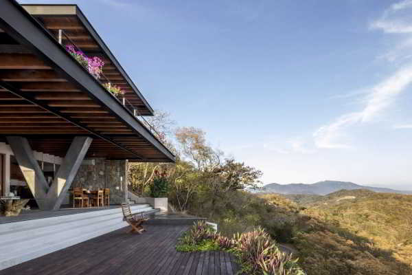 Вилла с панорамной террасой и активным фасадом, Мексика