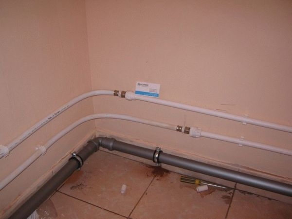 К каким трубам нельзя закрывать доступ чтобы не пришлось ломать стены