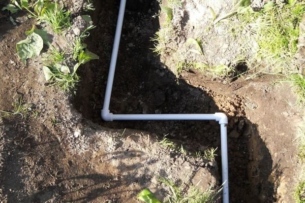 Как копать траншею под водопровод на загородном участке