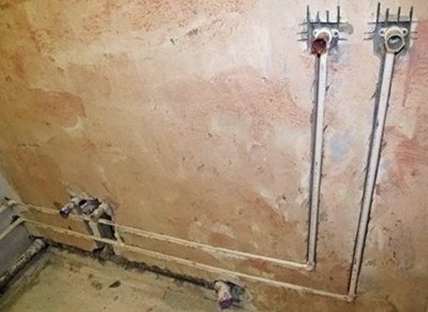 Какие виды труб не рекомендуется монтировать скрытым способом в стене