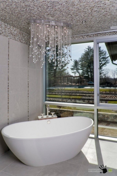 	Люстра в ванной комнате – роскошный завершающий штрих интерьера				