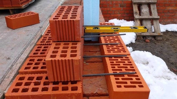 Основные сложности многослойной кладки кирпича