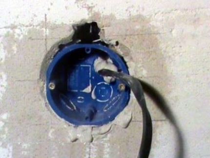 Схема подключения двухклавишного выключателя на две лампочки: особенности электромонтажа