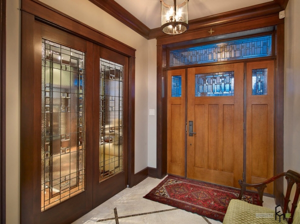 	Современный дизайн входной двери – вид изнутри помещения				